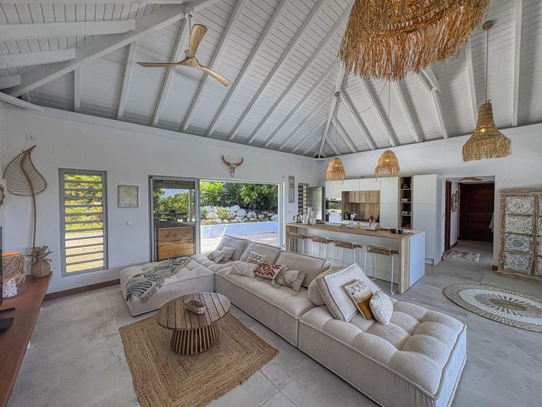 17.Location villa piscine Saint François Guadeloupe_Pièce de vie vue mer